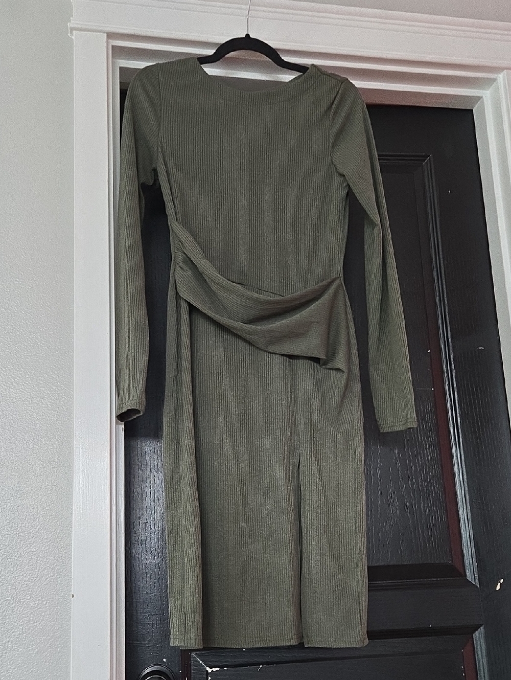 NWOT Olive Long Sleeve Ribbed Midi Dress Size Medium